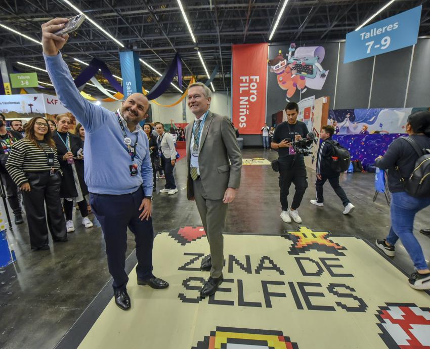 Realizan instalación sonora y escenográfica de “El Principito” en FIL Niños