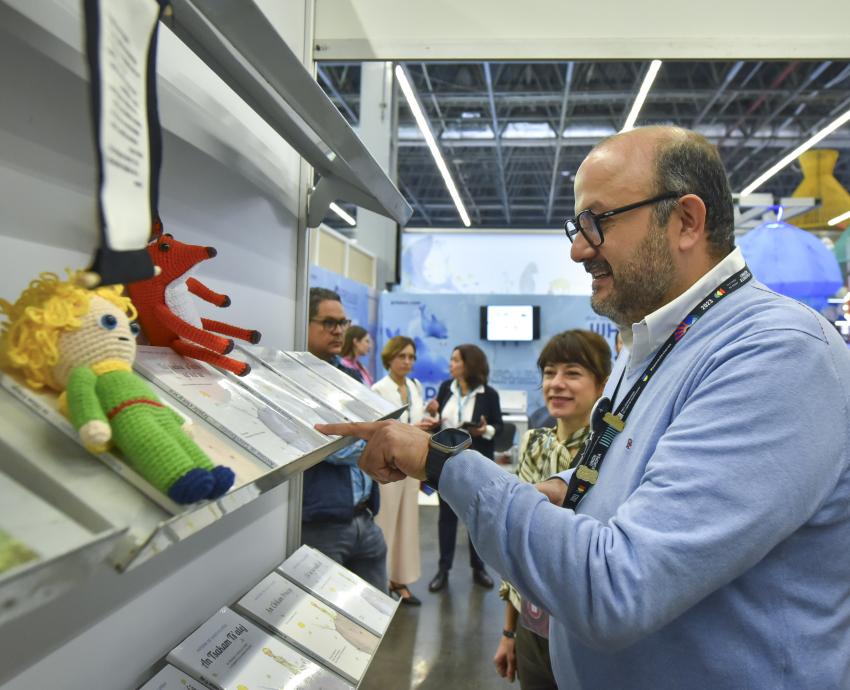 Realizan instalación sonora y escenográfica de “El Principito” en FIL Niños