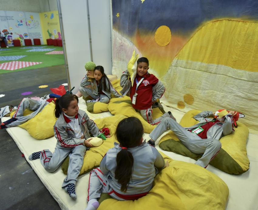 Realizan instalación sonora y escenográfica de “El Principito” en FIL Niños
