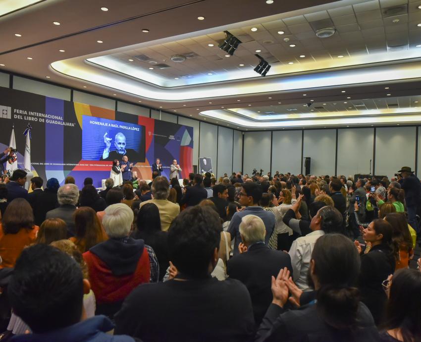 Rinden homenaje a Raúl Padilla López, el académico, gestor cultural y amigo, en la FIL