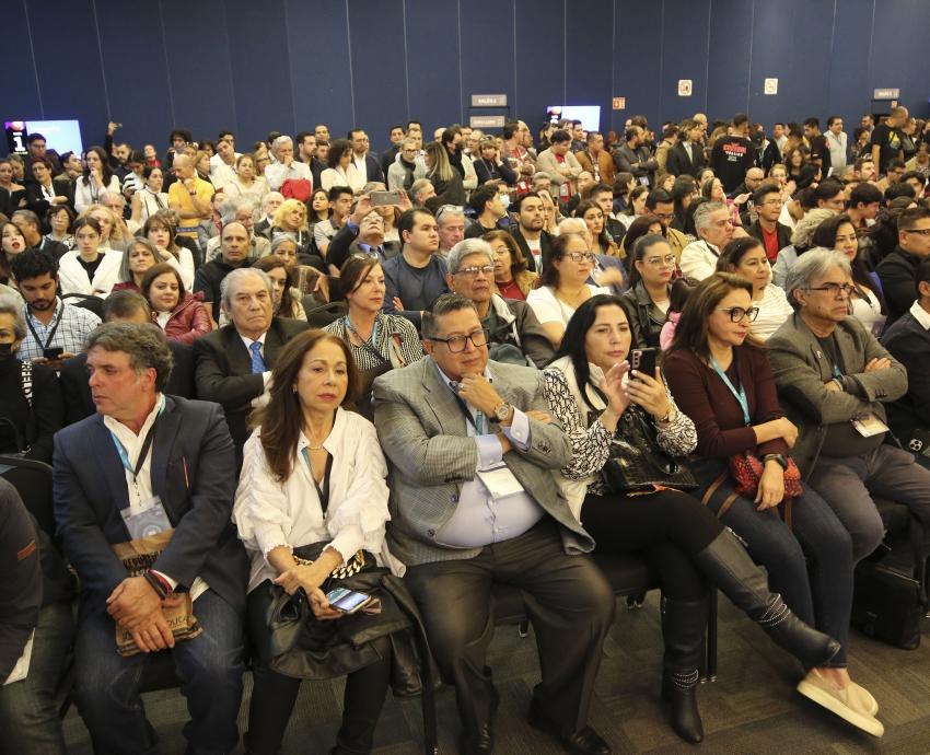 Rinden homenaje a Raúl Padilla López, el académico, gestor cultural y amigo, en la FIL