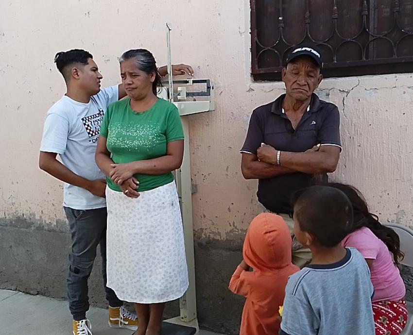 Brindan charla sobre “Cocina solar” a comunidad indígena en la Floresta del Colli