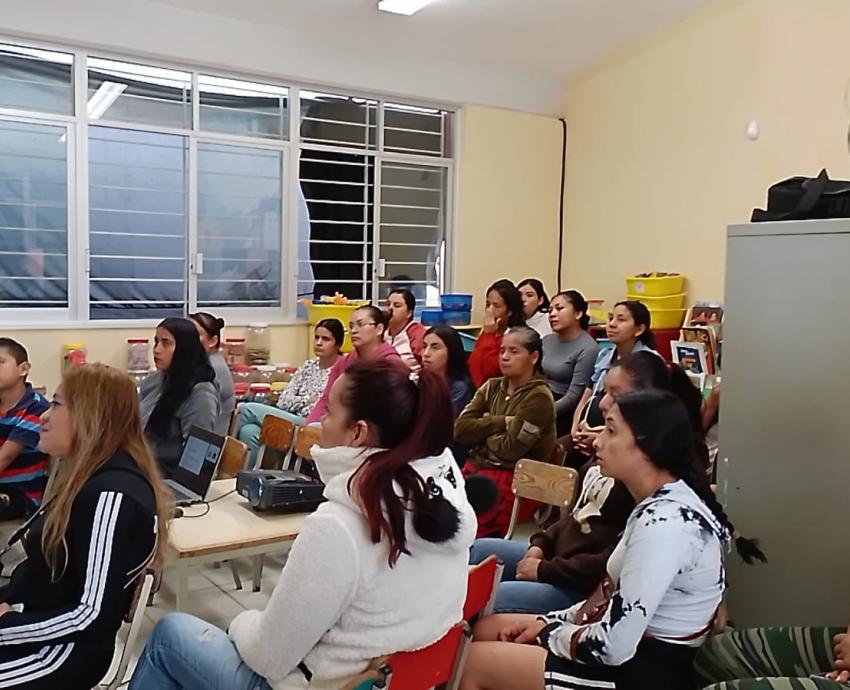 Brindan charla sobre “Cocina solar” a comunidad indígena en la Floresta del Colli