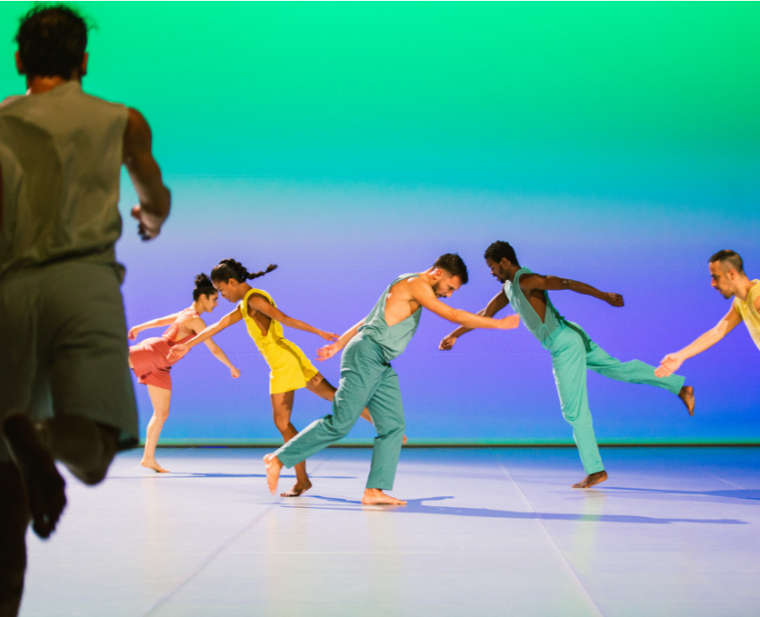 En Foro FIL se fusionan bailarines europeos y mexicanos para bailar “In C”, de Sasha Waltz