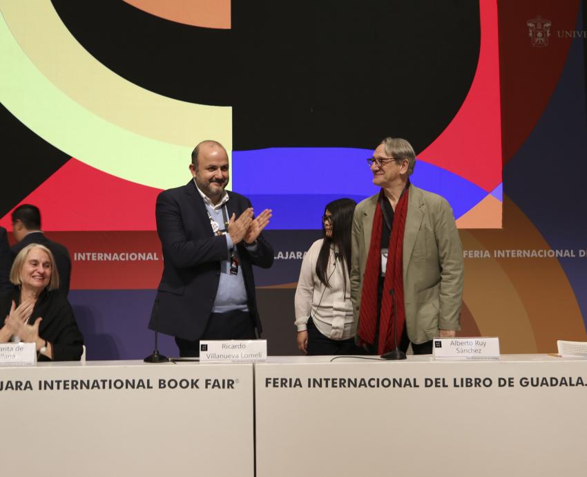Reciben Margarita de Orellana y Alberto Ruy Sánchez homenaje al Mérito Editorial en la FIL
