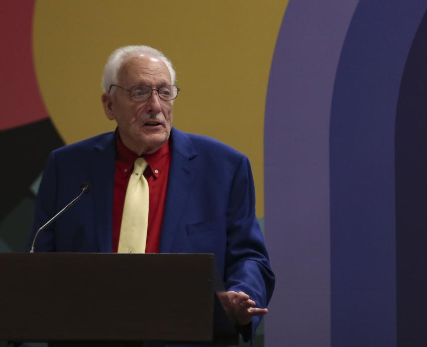 Reconocen al arqueólogo Joseph B. Mountjoy con la Medalla Federico Solórzano al mérito Académico en Humanidades