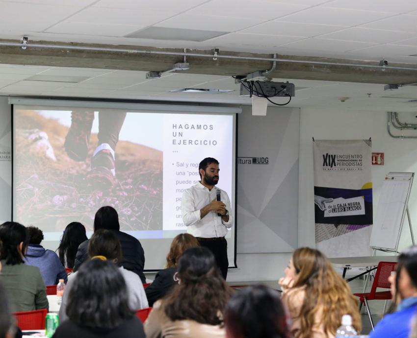 César Alan Ruiz Galicia, Premio Nacional de Periodismo 2020, comparte su experiencia en taller de crónica