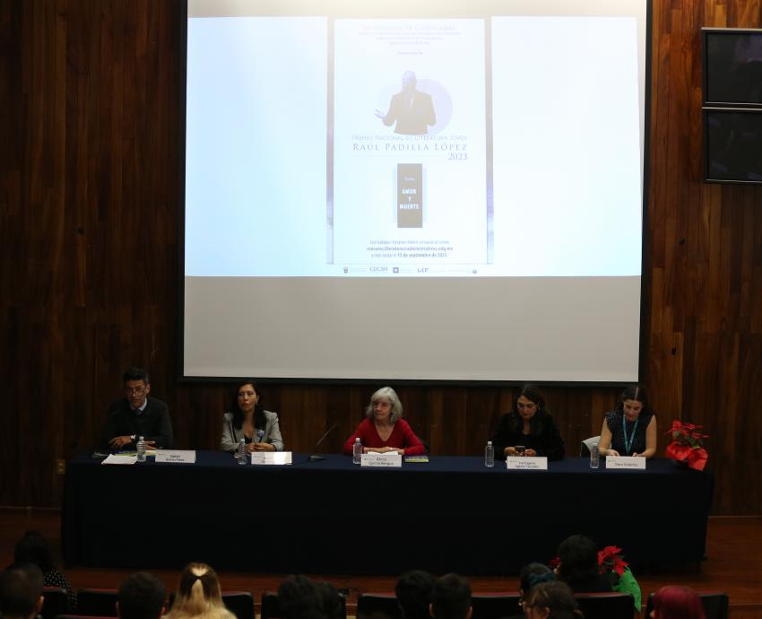 Entregan el Premio Nacional de Literatura Joven Raúl Padilla López