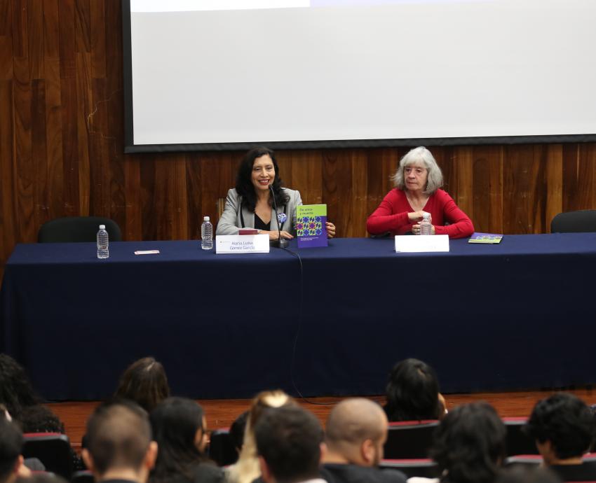 Entregan el Premio Nacional de Literatura Joven Raúl Padilla López