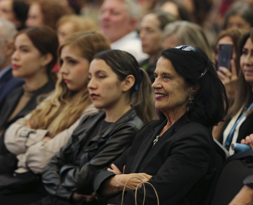 La escritora colombiana María Ospina Pizano recibió el Premio Sor Juana Inés de la Cruz