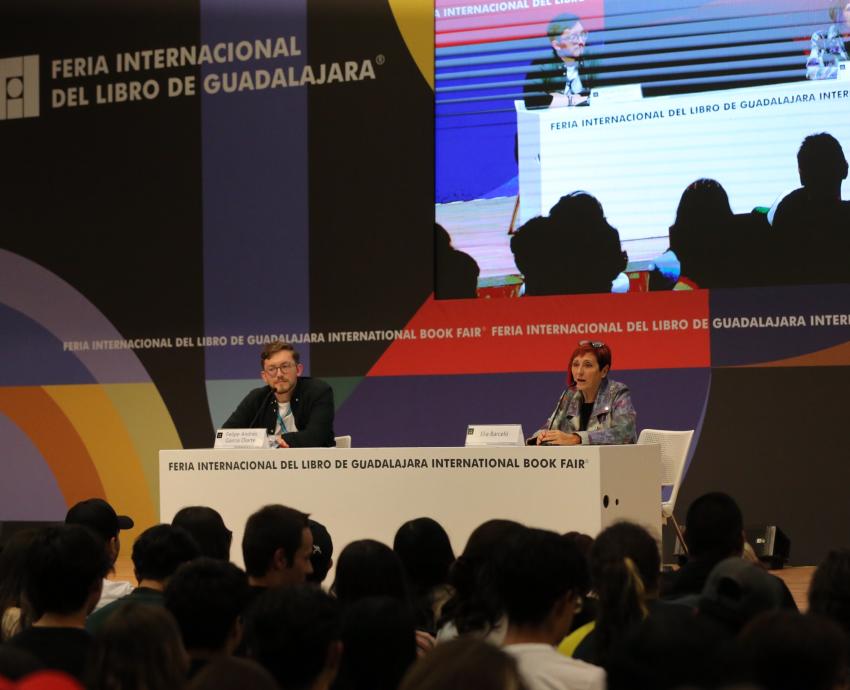 La literatura va a la mente y el corazón: Elia Barceló 