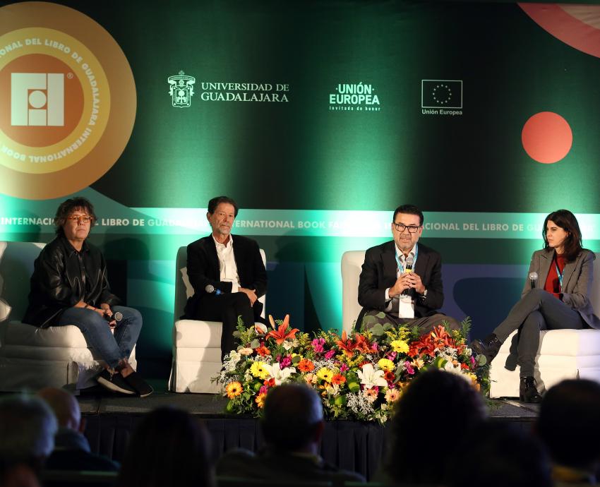 Analizan los peligros de la polarización para el periodismo, en la FIL
