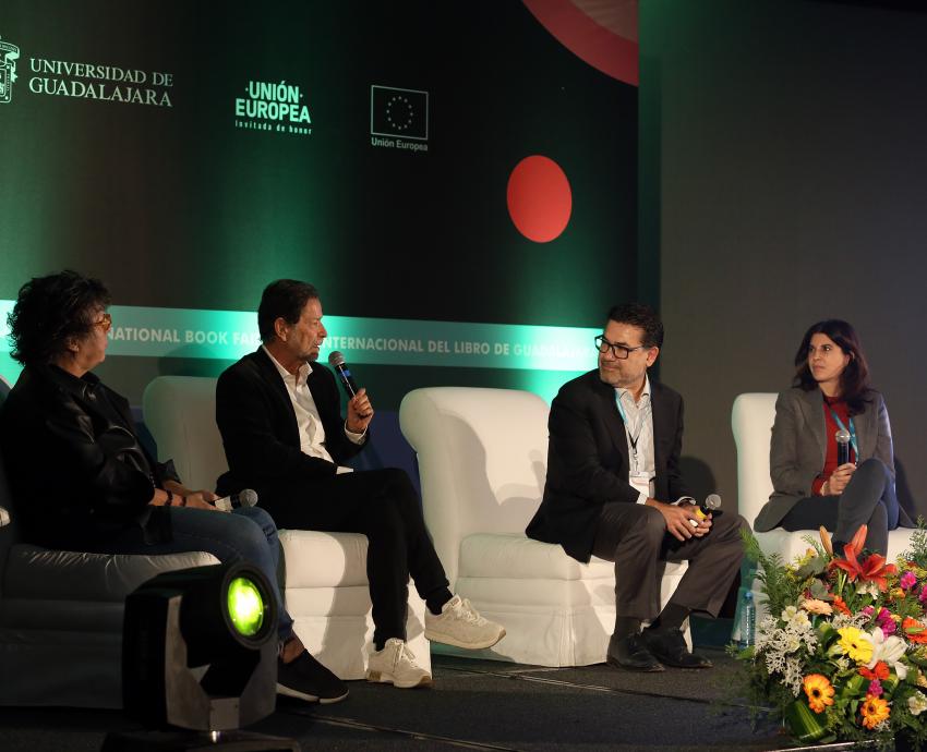 Analizan los peligros de la polarización para el periodismo, en la FIL