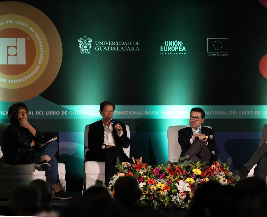 Analizan los peligros de la polarización para el periodismo, en la FIL