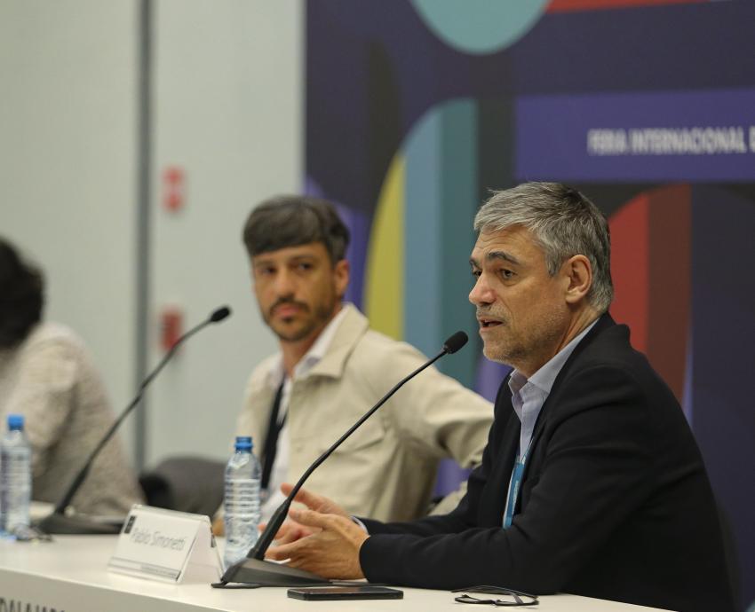 Escritores cuestionan el mandato de masculinidad