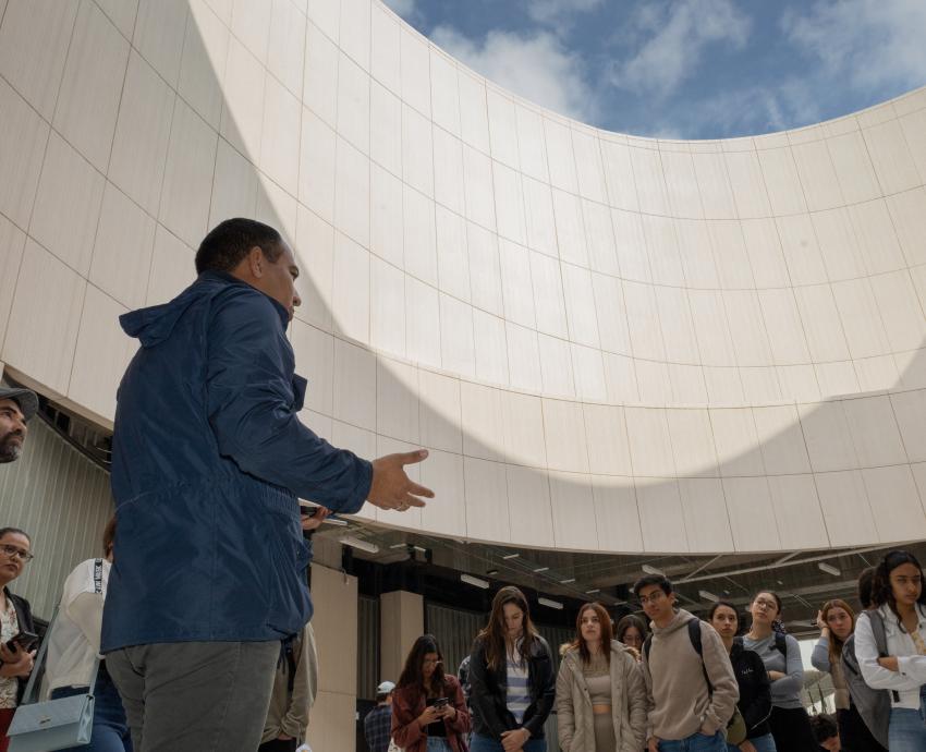 Inauguran exposición de proyectos, presentan libros y documentales, y recorren el Museo de Ciencias Ambientales