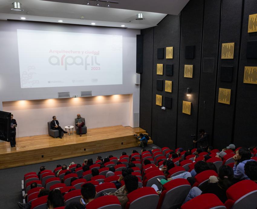 Inauguran exposición de proyectos, presentan libros y documentales, y recorren el Museo de Ciencias Ambientales