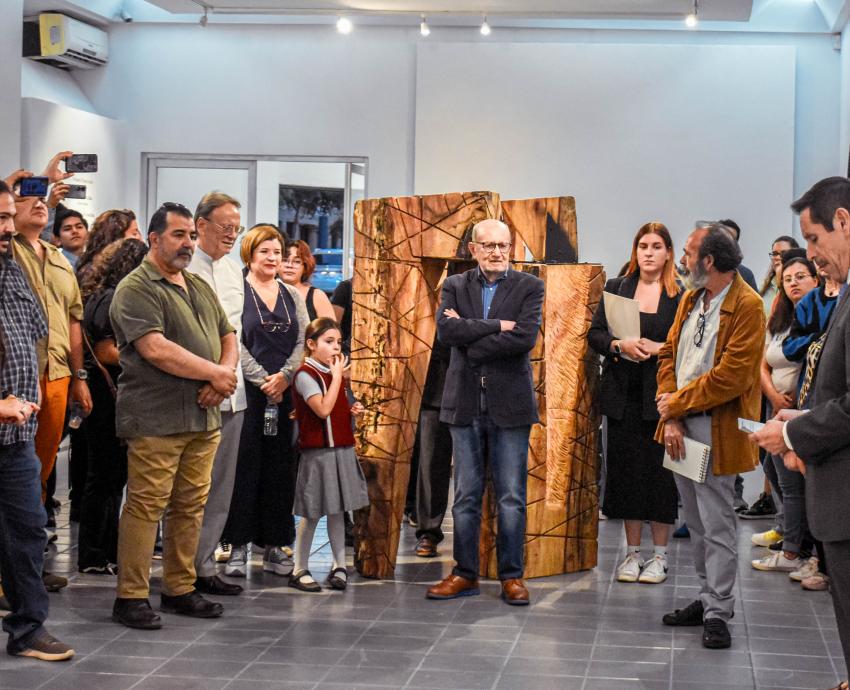 Esculturas en madera de docentes y estudiantes son expuestos en la Galería Jorge Martínez