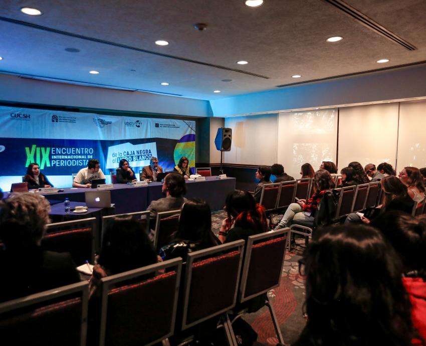 Debaten sobre las condiciones de salud y laborales del gremio periodístico