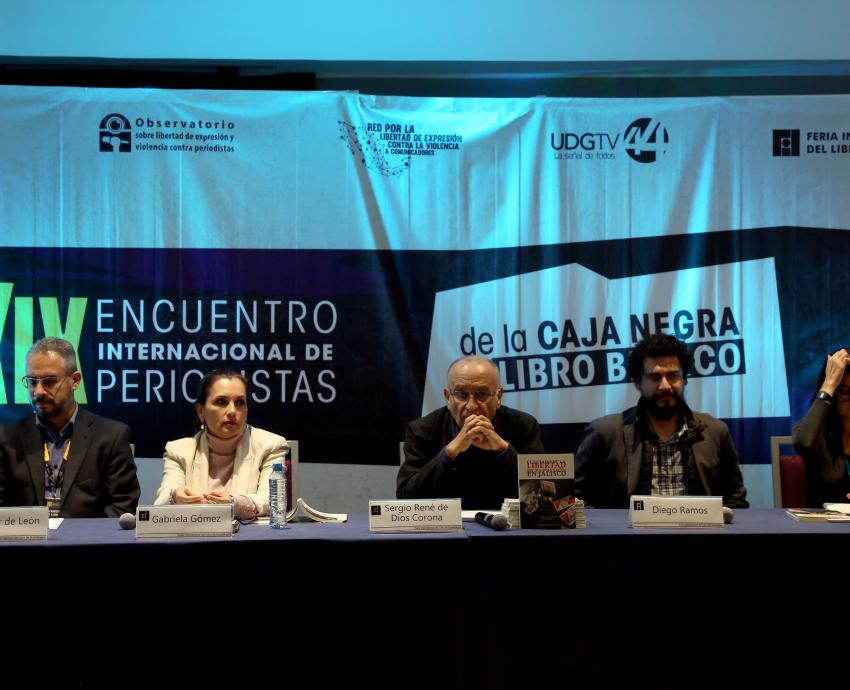 En novedad editorial, expertos señalan violencia y precariedad de periodistas en Jalisco