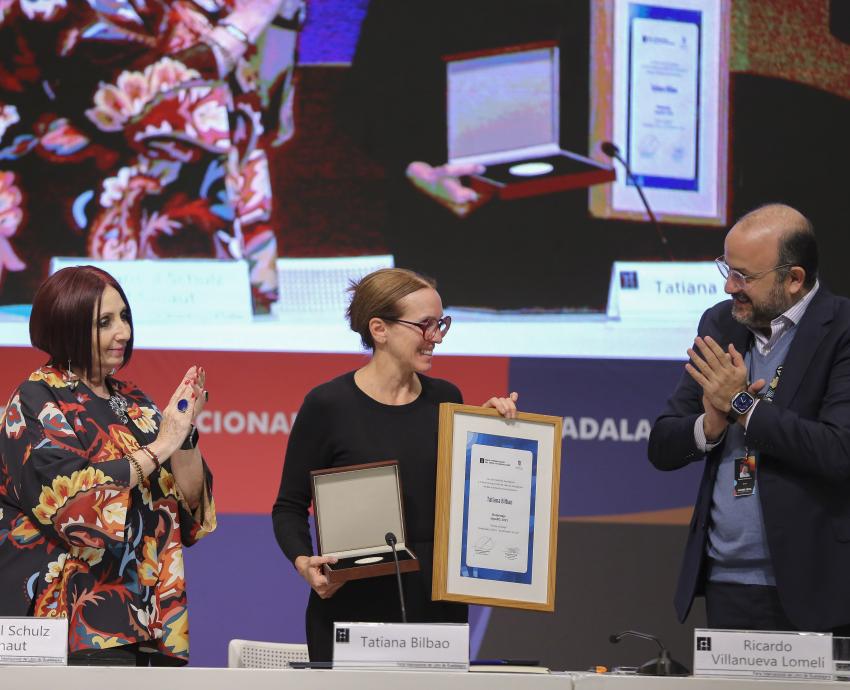 Entregan Premio Arpa FIL 2023 a la arquitecta Tatiana Bilbao