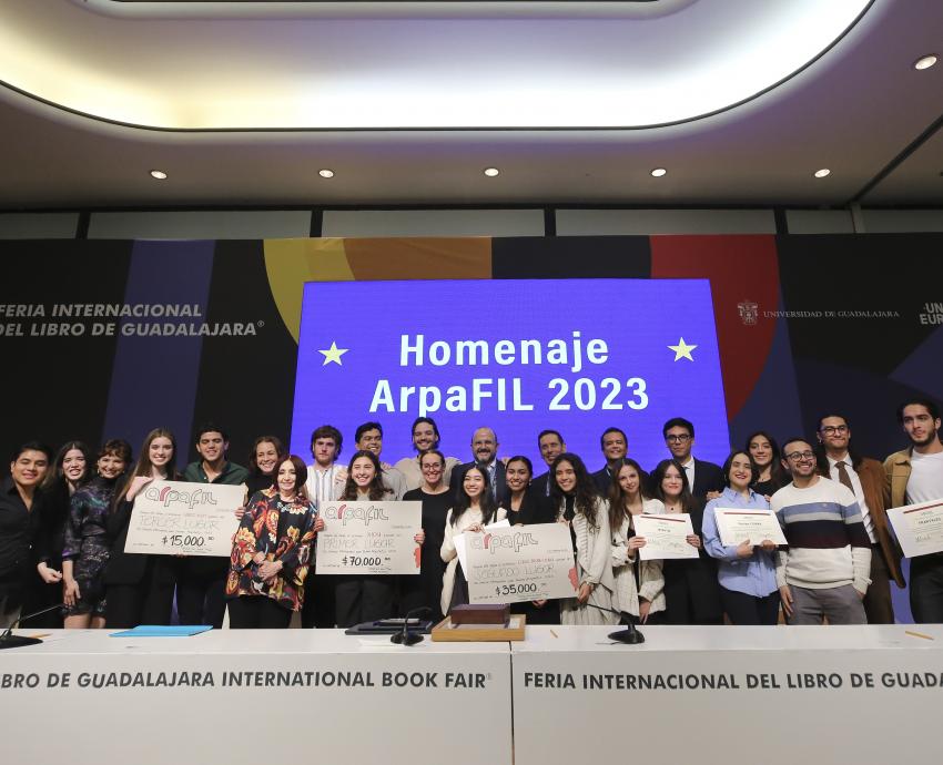 Entregan Premio Arpa FIL 2023 a la arquitecta Tatiana Bilbao
