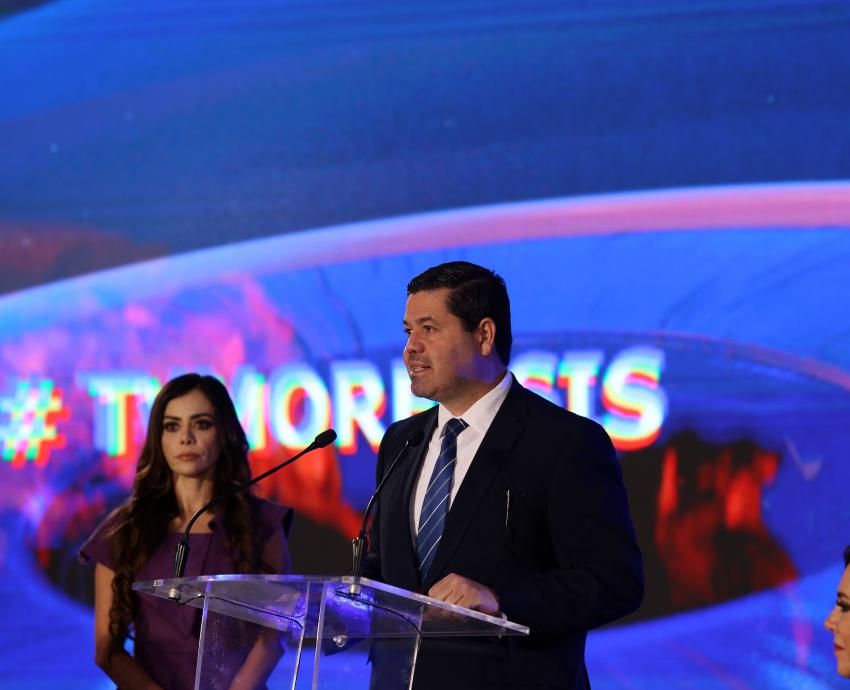 Inicia TVMorfosis en FIL con temas sobre la inteligencia artificial y el impacto de los influencers 