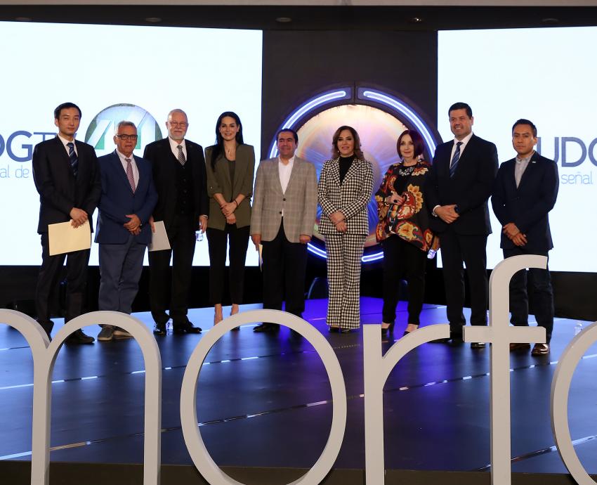 Inicia TVMorfosis en FIL con temas sobre la inteligencia artificial y el impacto de los influencers 