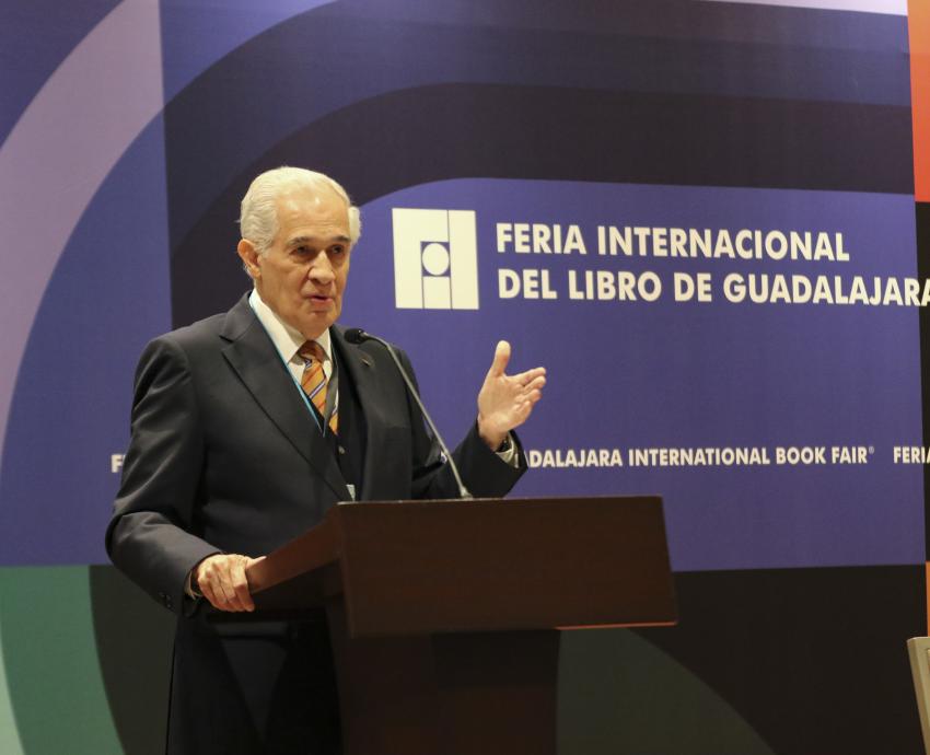 Detener la erosión institucional, vital para mantener el Estado mexicano: Diego Valadés