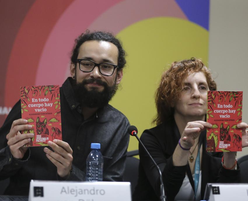 El jalisciense Alejandro von Düben recibió el Premio de Literatura Ciudad y Naturaleza José Emilio Pacheco