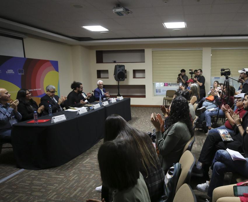 El jalisciense Alejandro von Düben recibió el Premio de Literatura Ciudad y Naturaleza José Emilio Pacheco