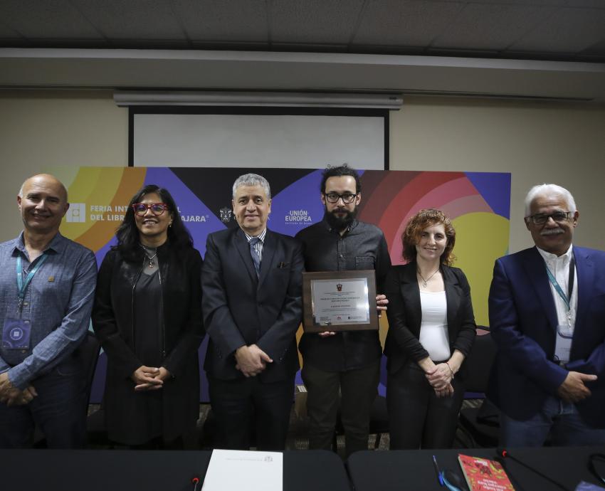 El jalisciense Alejandro von Düben recibió el Premio de Literatura Ciudad y Naturaleza José Emilio Pacheco