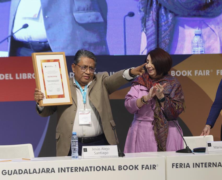 Jesús Alejo Santiago recibe el Homenaje Nacional de Periodismo Cultural Fernando Benítez 