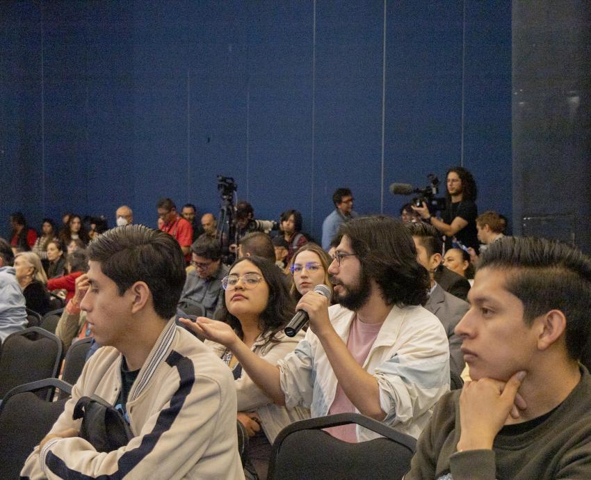 Más allá del cartón diario, ¿qué hace un monero en su tiempo libre?