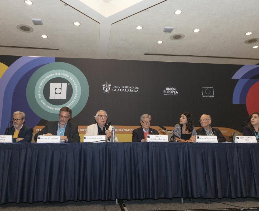 Presentan cátedra y libro de memorias de Manuel Castells