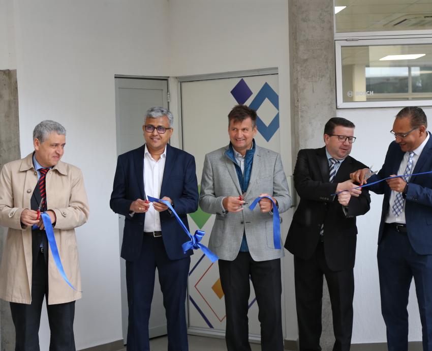 Inauguran UdeG y Bosch México laboratorio de software embebido en CUCEI