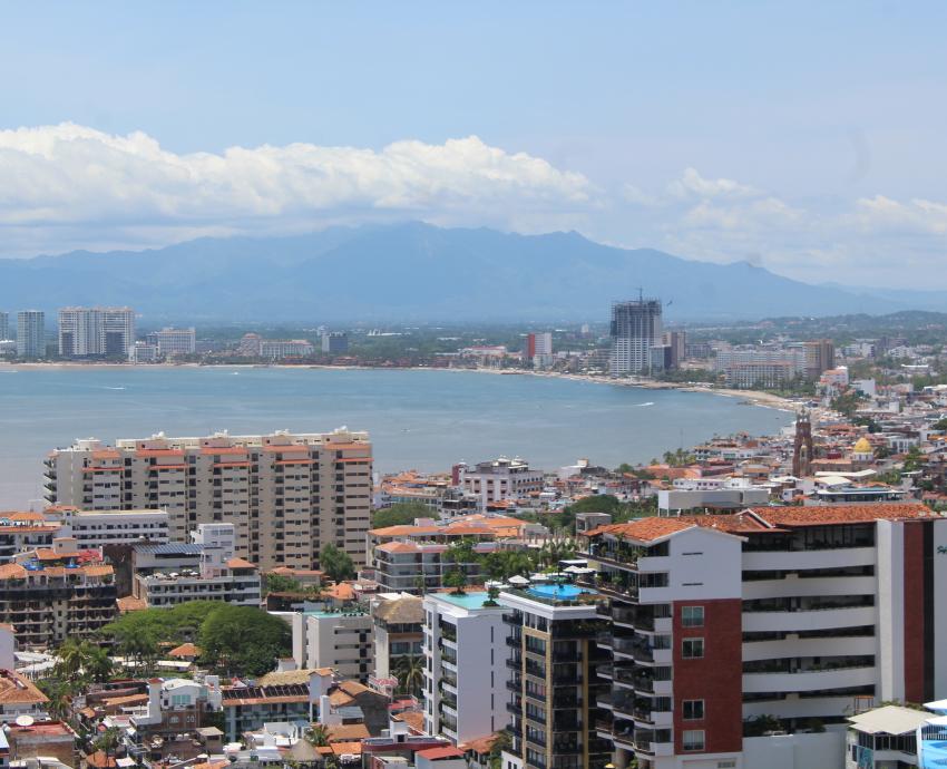 Presencia de nómadas digitales acentúan gentrificación en Puerto Vallarta