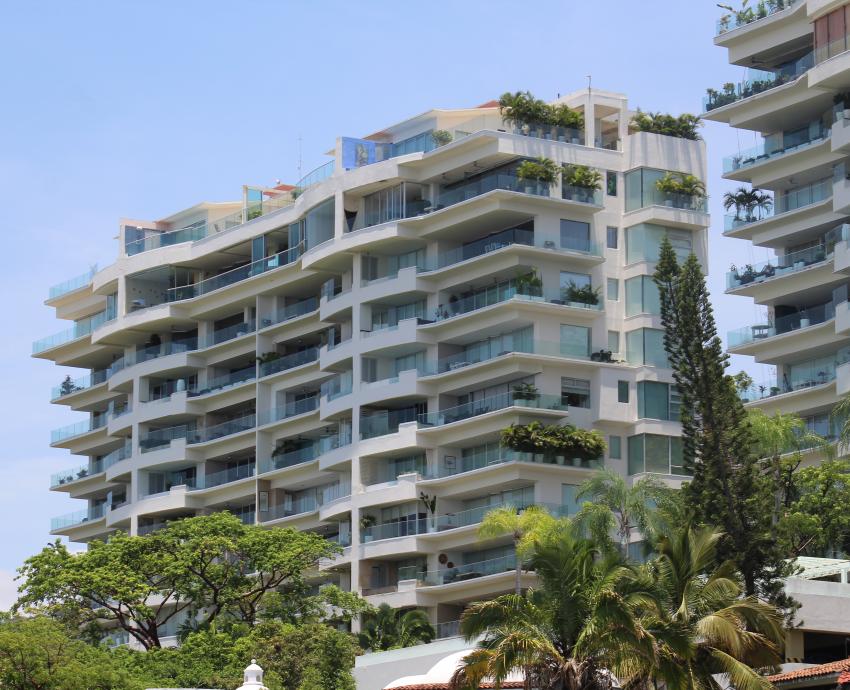 Presencia de nómadas digitales acentúan gentrificación en Puerto Vallarta