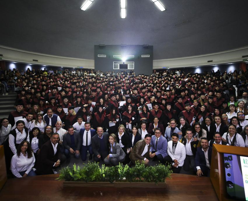 Apadrina Rector General a 287 estudiantes de la Preparatoria 18