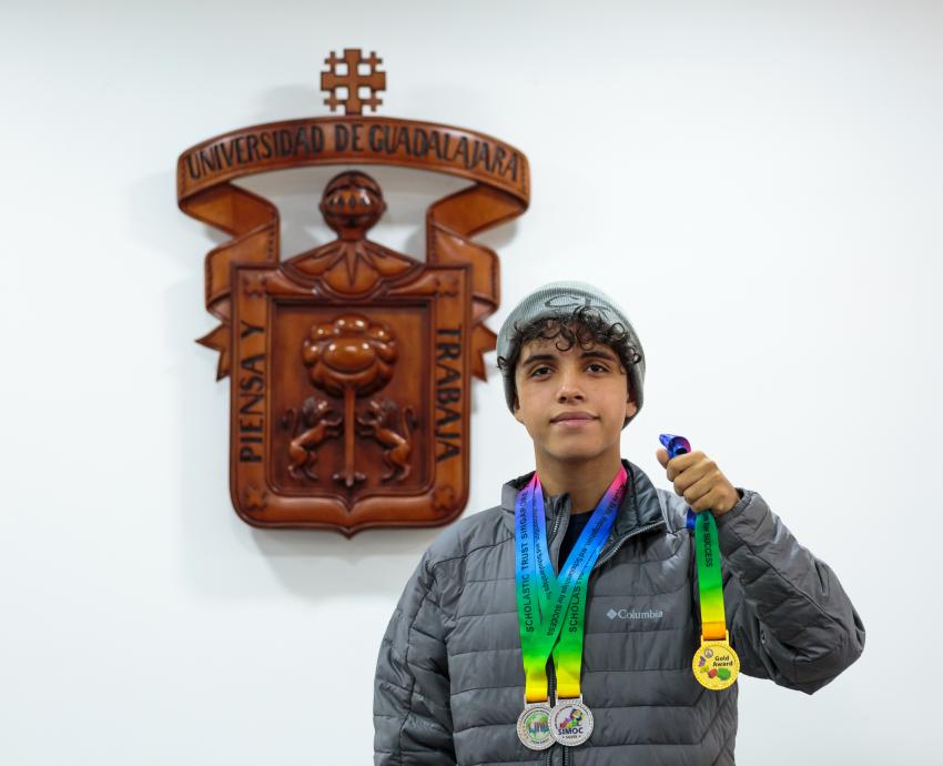 Lo volvió a hacer: Estudiante de la Preparatoria de Ciudad Guzmán gana medalla en competencia internacional de Matemáticas