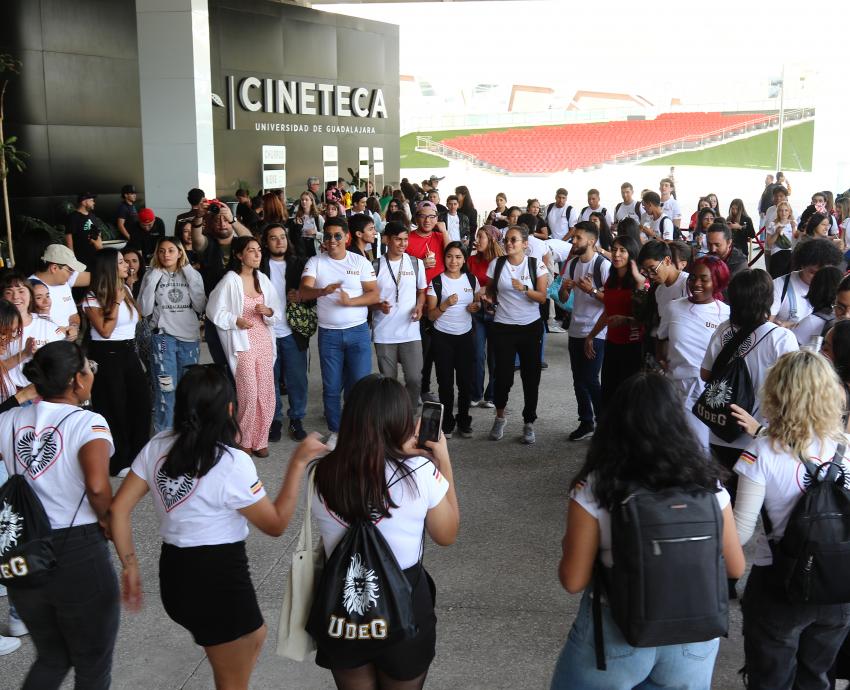Llegan a UdeG 391 estudiantes de 16 países