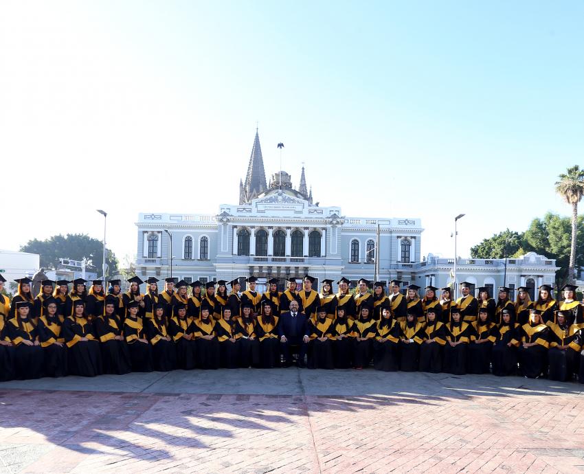 Apadrina Rector General a 78 egresados de la licenciatura en Criminología 