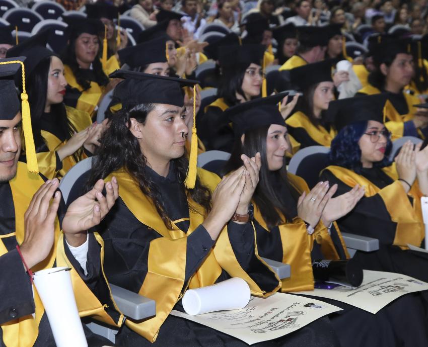 Apadrina Rector General a 78 egresados de la licenciatura en Criminología 