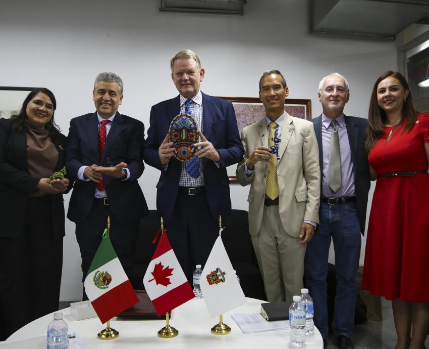 Dialoga Embajador de Canadá en México con comunidad universitaria