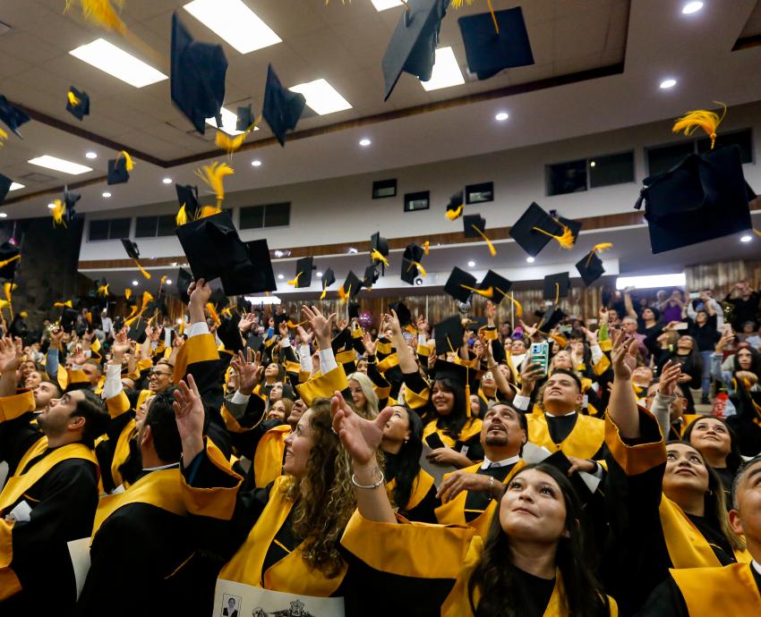 Rector General apadrina generación 2019A–2023B de Abogados del CUCSH