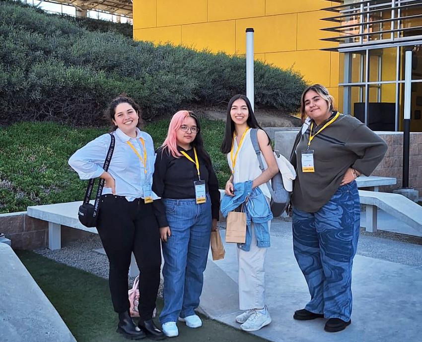 Alumnas del CUAAD desarrollan una app y obtienen el primer lugar en concurso nacional