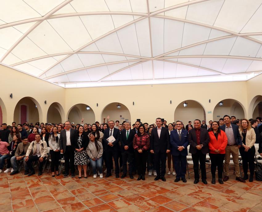 Dan bienvenida al nuevo ciclo escolar a alumnos de CUTlaquepaque