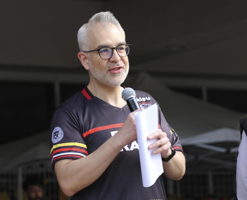 Participan mil 400 personas en primera Carrera Vertical UdeG en edificio de Rectoría