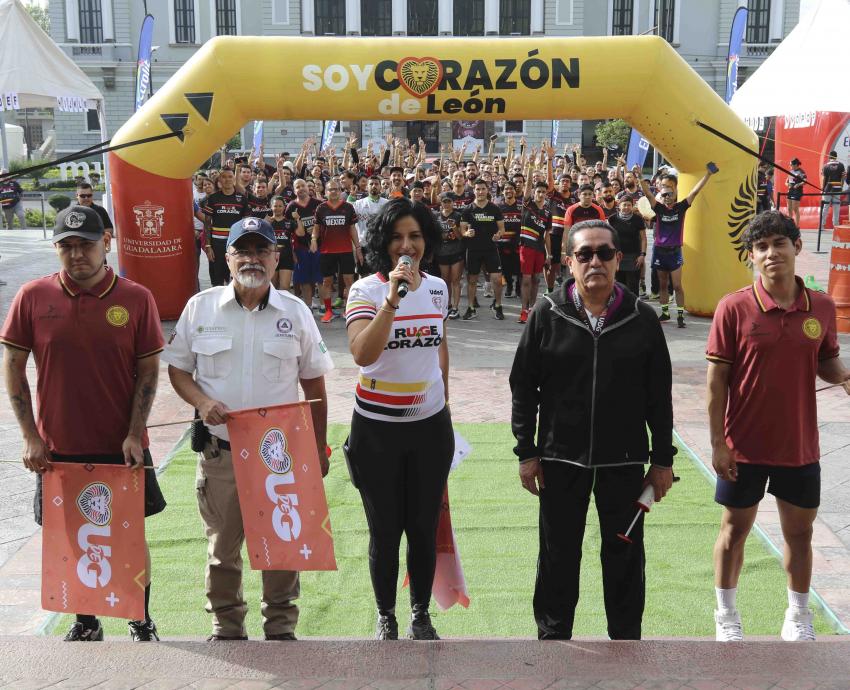 Participan mil 400 personas en primera Carrera Vertical UdeG en edificio de Rectoría