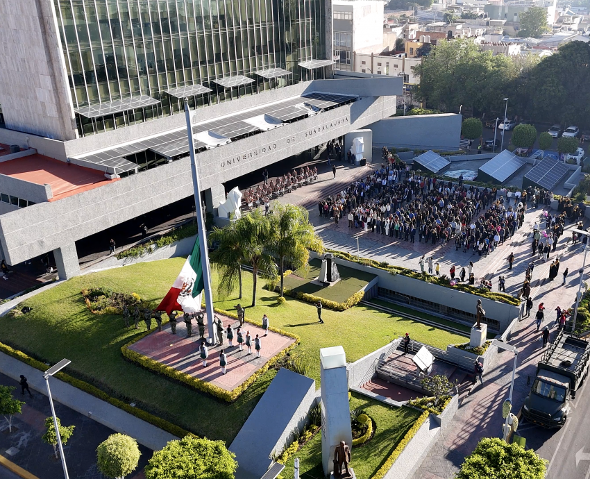Conmemora UdeG 84 años del Día de la Bandera